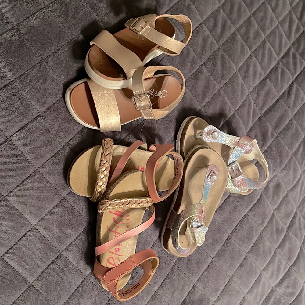 ✨3 pairs of toddler size 7 sandals ✨in excellent condition all 3 pairs for $40